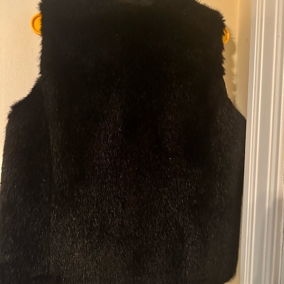 Ralph Lauren beautiful faux fur vest. Great with Jeans and boots EUC - Picture 2 of 3